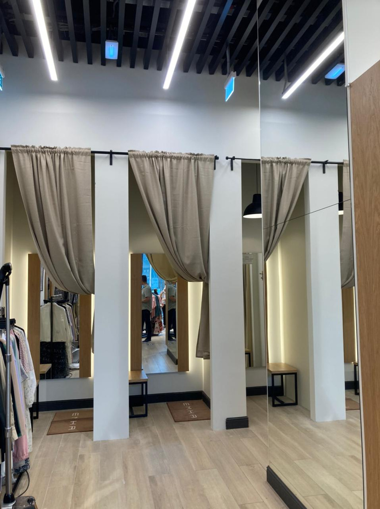 круглый ковре для примерочной в бутике