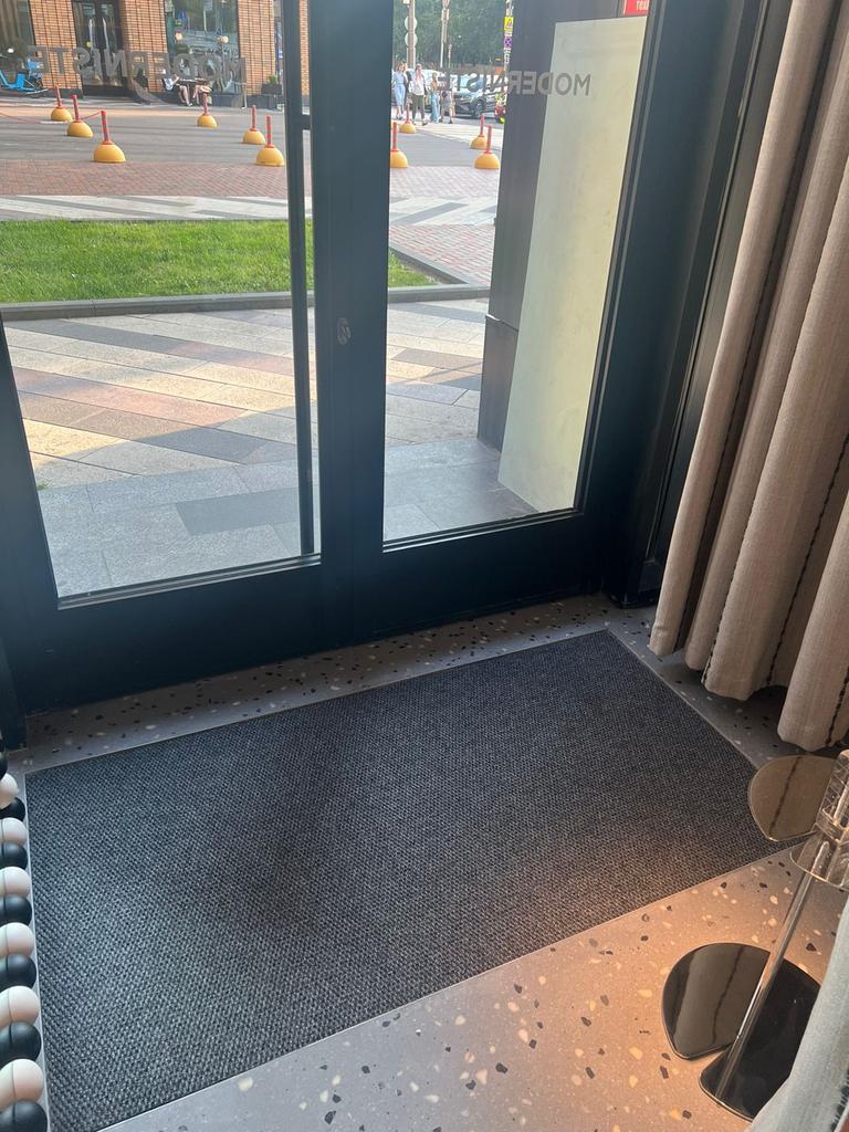 Ковер для входа в клинику