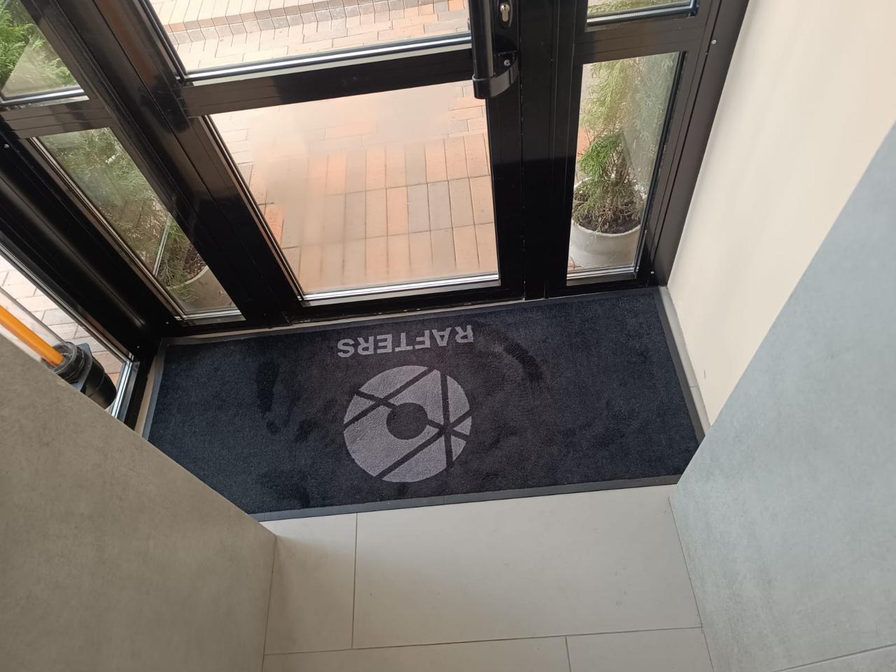 Ковер для входной группы мангазина